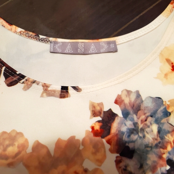 Asa Sakura Floral Sleeveless Tank Top with Ruffle Bottom, Small - Picture 2 of 5